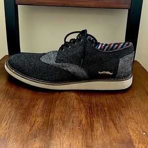 Toms casual/dress shoes. Like new condition.